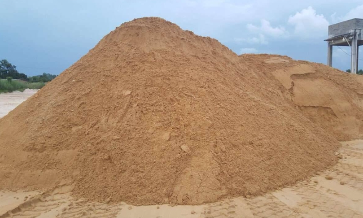 Cát bê tông có kích thước hạt lớn thích hợp đổ bê tông, nền móng cho công trình